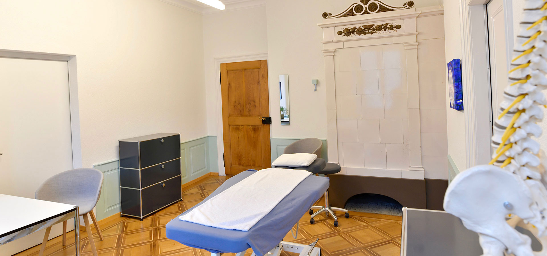 Osteopathie Baden - Behandlungszimmer 1 Slide background